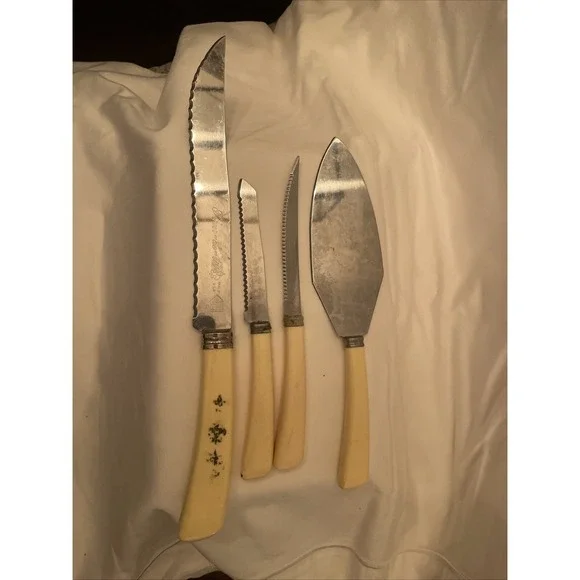 VINTAGE 4-PC FLEUR-DE-LIS STAINLESS STEEL FLATWARE LOT BAKELITE HANDLES - Picture 3 of 3